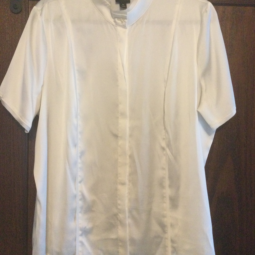 Worthington Blouse Short Sleeve Button Up XL. Ivory. New wo tag